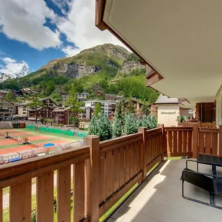 Sleeps 8 Pool Wifi شقة زيرمات