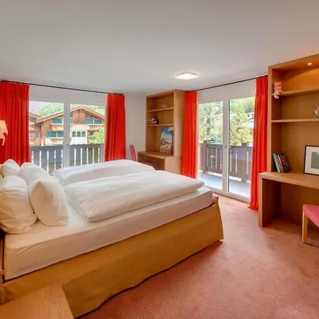 Sleeps 8 Pool Wifi Apartment
